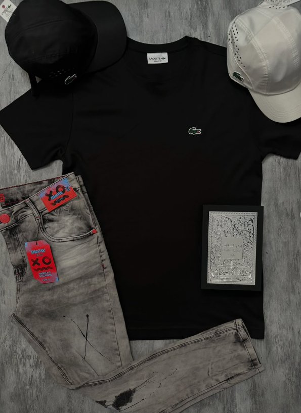 Conjunto Camiseta Preta + Calça Jeans